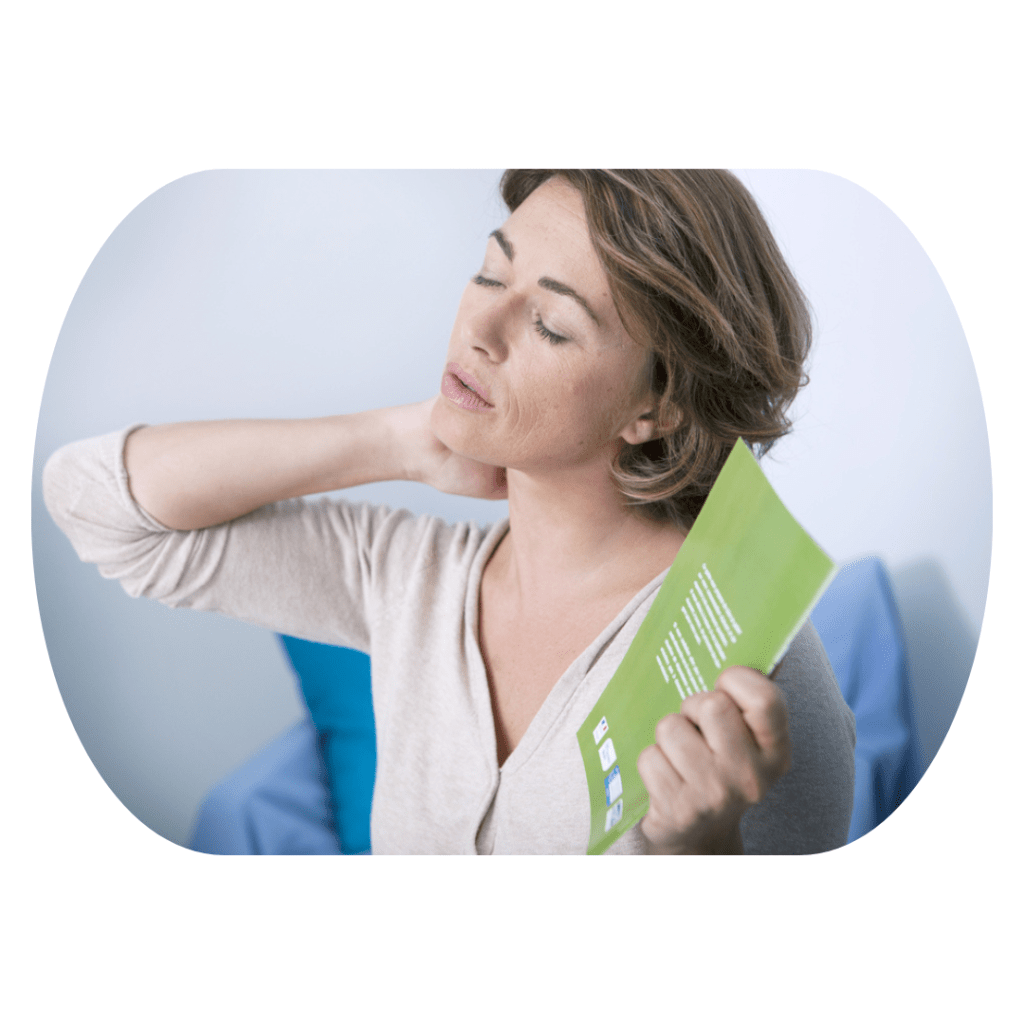 De afbeelding toont een vrouw met een opvlieger. Dit is een bekende klacht bij vrouwen in de overgang. Er zijn echter ook veel onbekendere klachten. Tijdens een consult bij Care for Women Sittard help ik je de klachten herkennen en kijken we samen naar oplossingen.